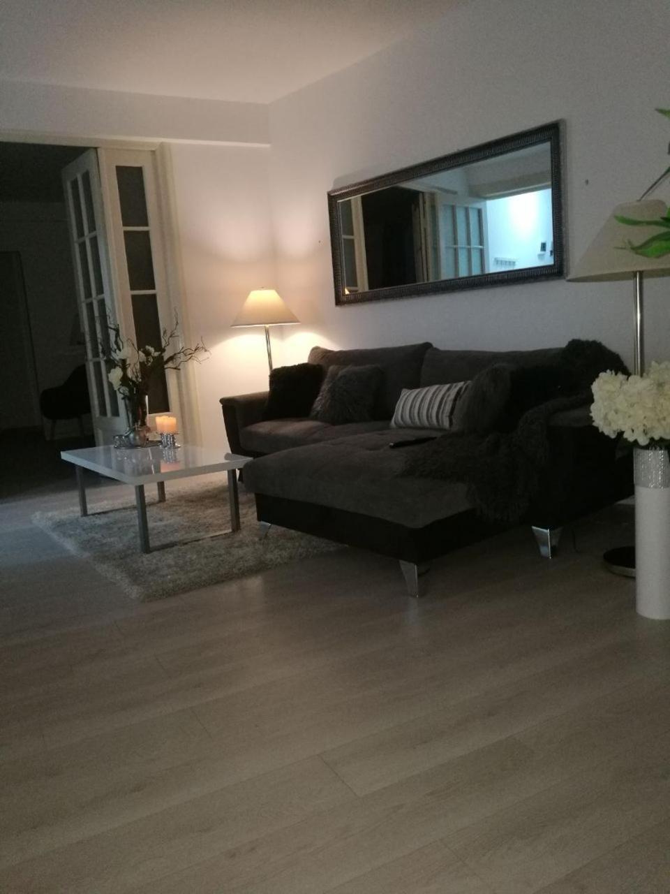 Metropole Apartments Invilla Old City Bucureşti Ngoại thất bức ảnh